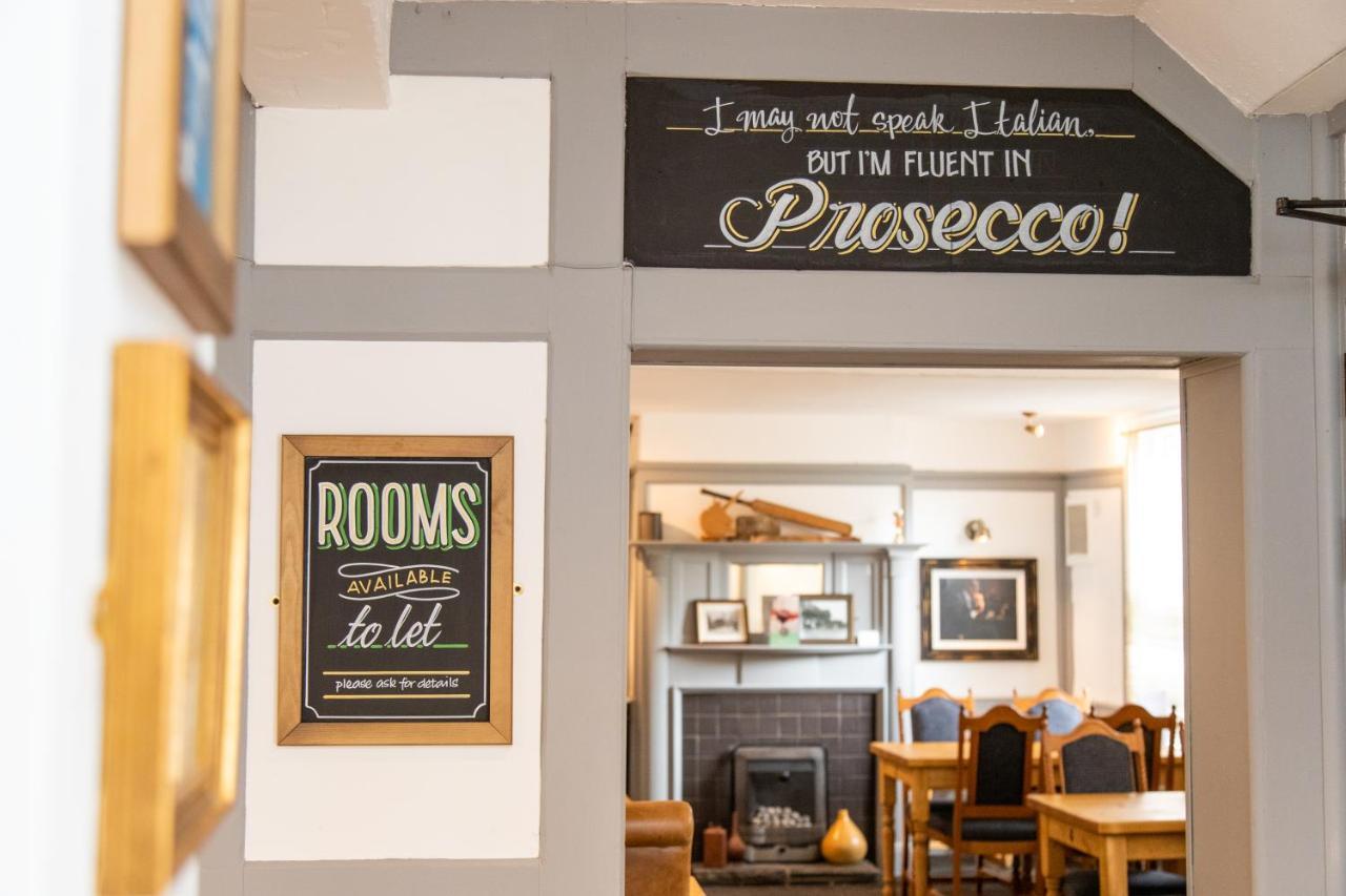 The Unicorn Inn Newton Solney Exteriér fotografie