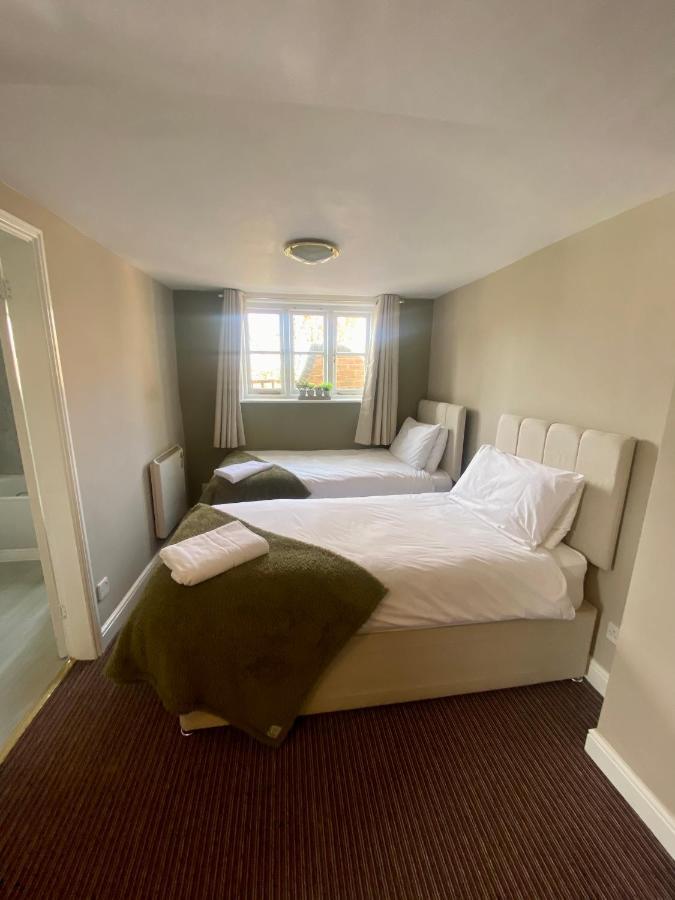 The Unicorn Inn Newton Solney Exteriér fotografie