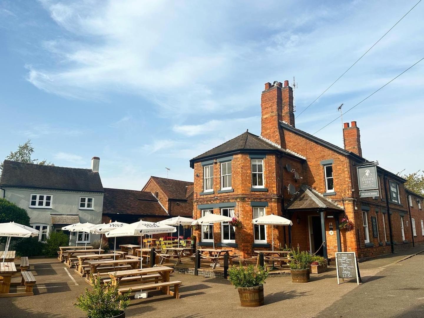 The Unicorn Inn Newton Solney Exteriér fotografie