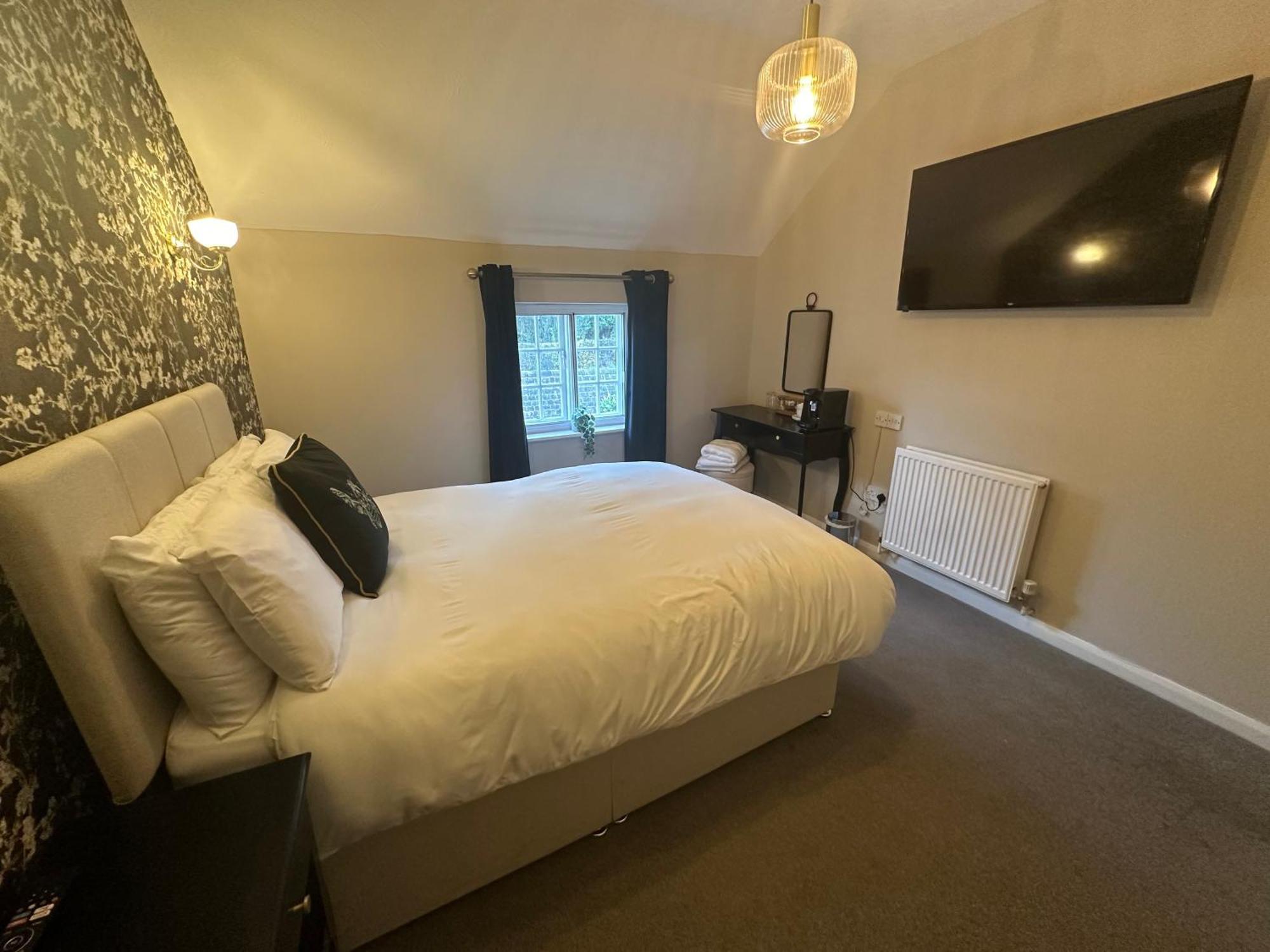 The Unicorn Inn Newton Solney Exteriér fotografie