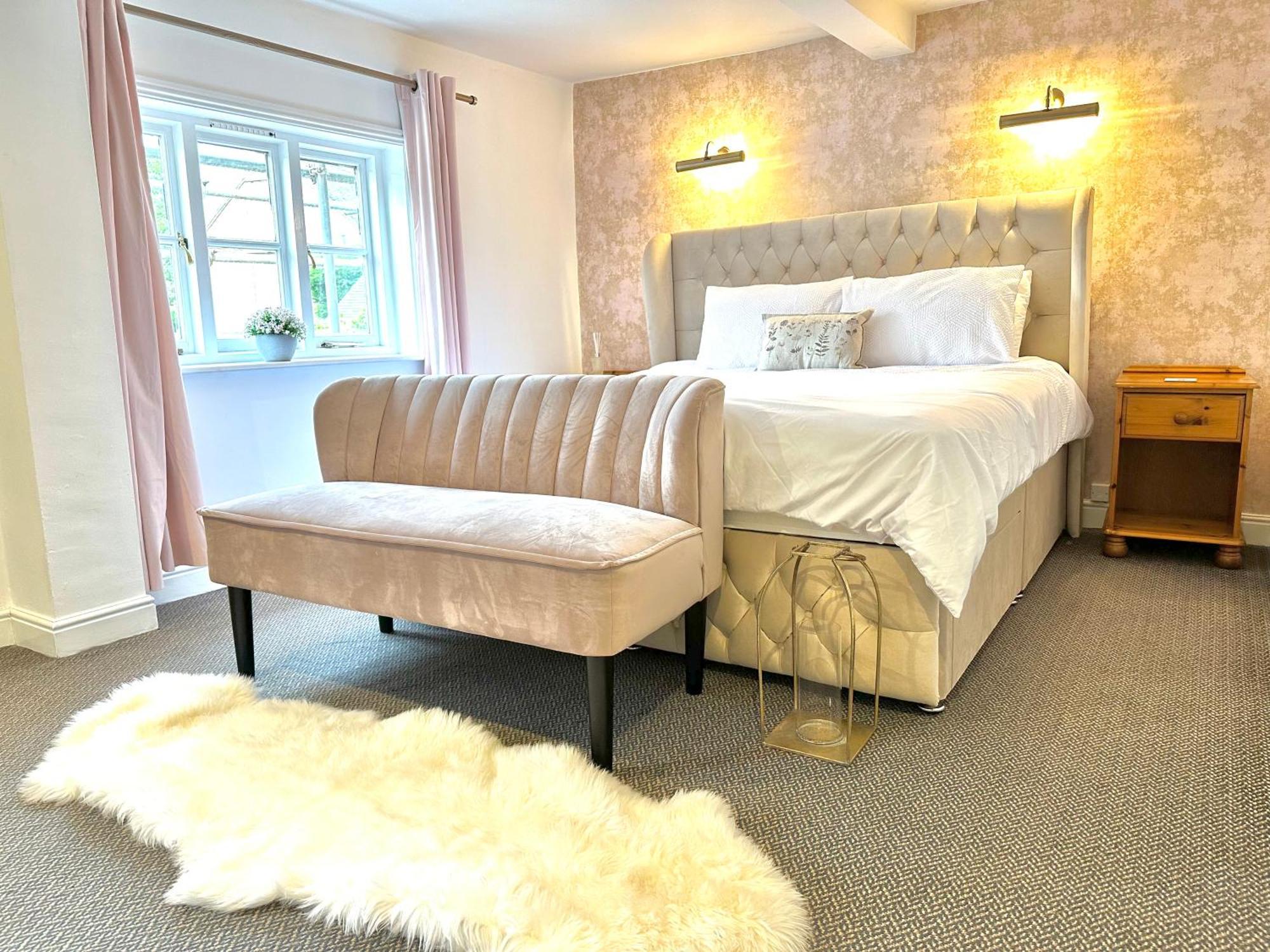 The Unicorn Inn Newton Solney Exteriér fotografie