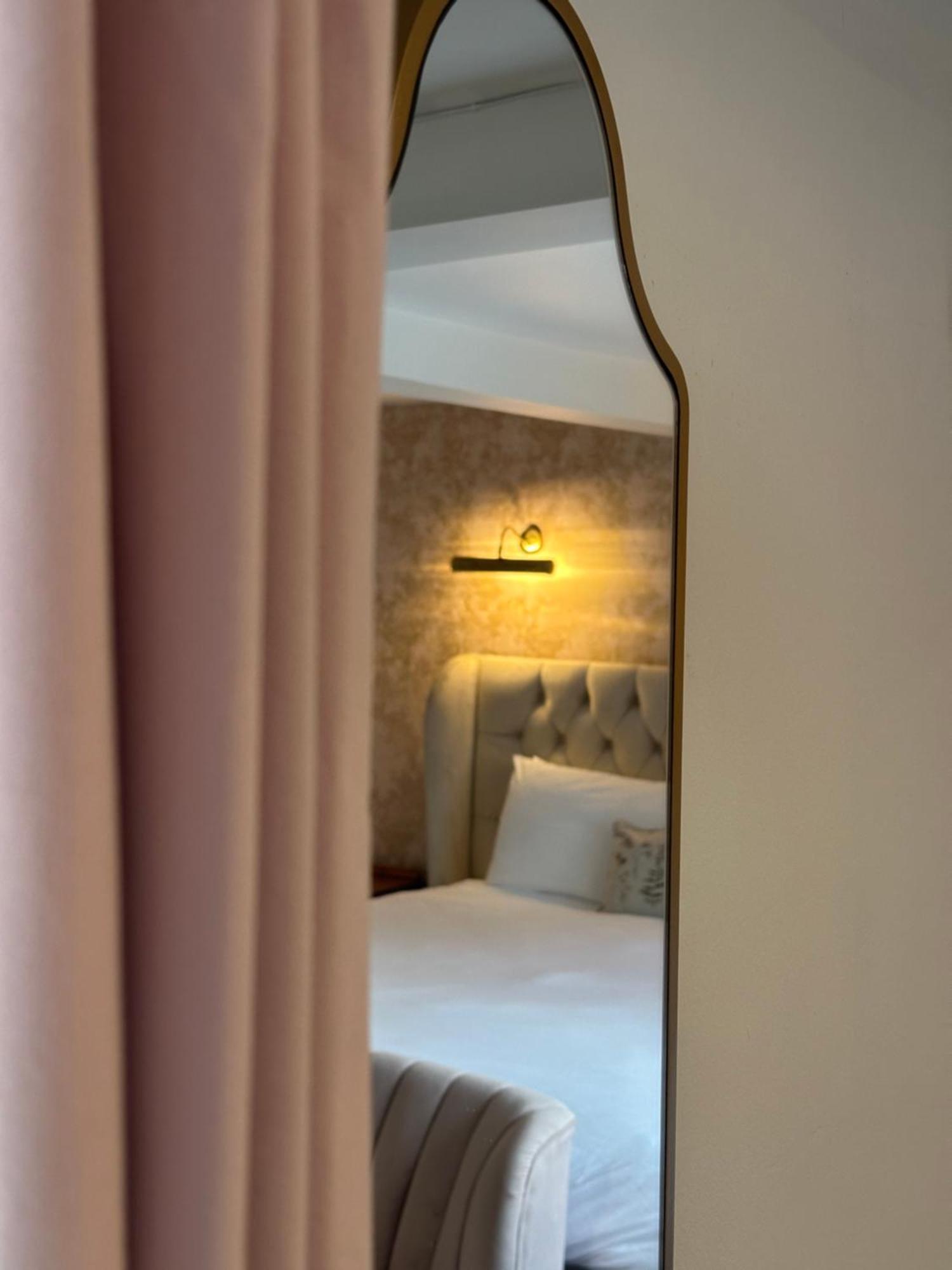 The Unicorn Inn Newton Solney Pokoj fotografie