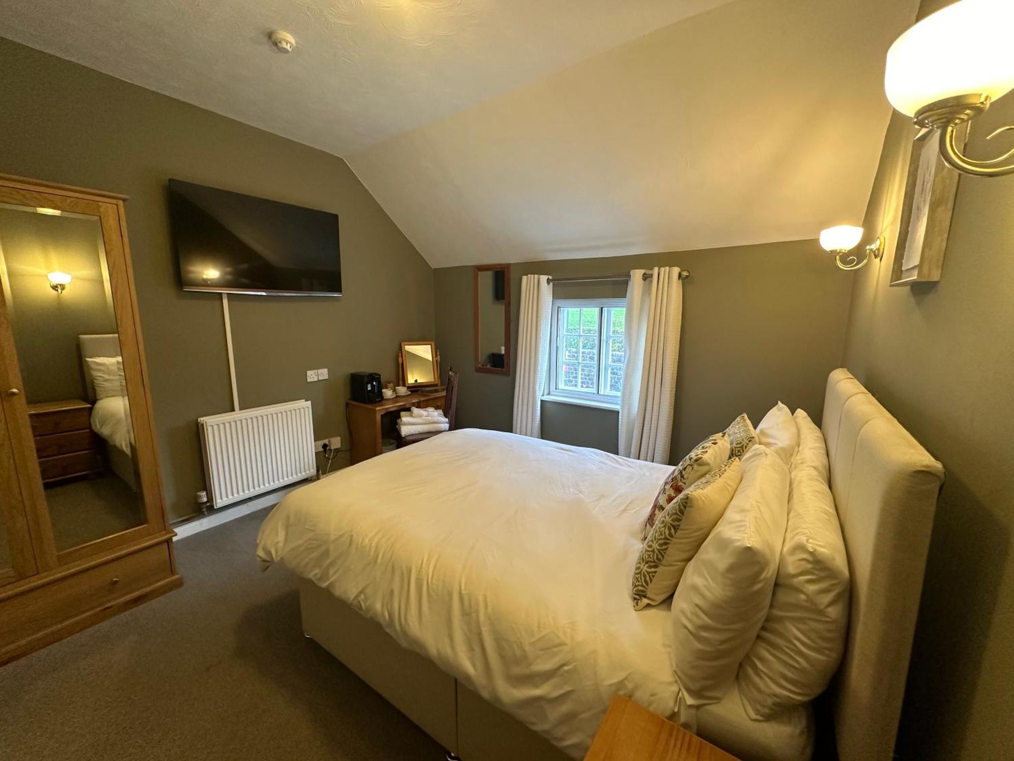 The Unicorn Inn Newton Solney Exteriér fotografie